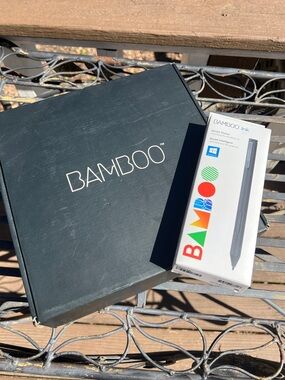 BAMBOO Black Graphics Tablet with Stylus and Presentation Box